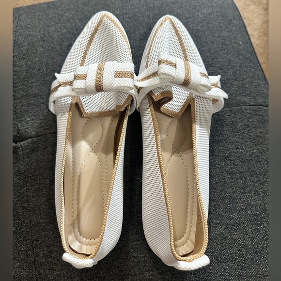 Women's White Pointed Toe Slip-On Flats with Tan Trim Never Worn - Picture 3 of 5